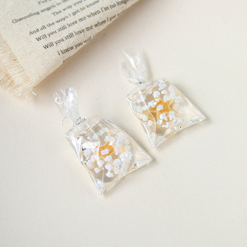 Oversized Sculptural Clear Acrylic Clip-on Earrings With Modern European Design. Hypoallergenic, Tarnish-resistant And Comfortable To Wear. Eye-catchi_voghion.com