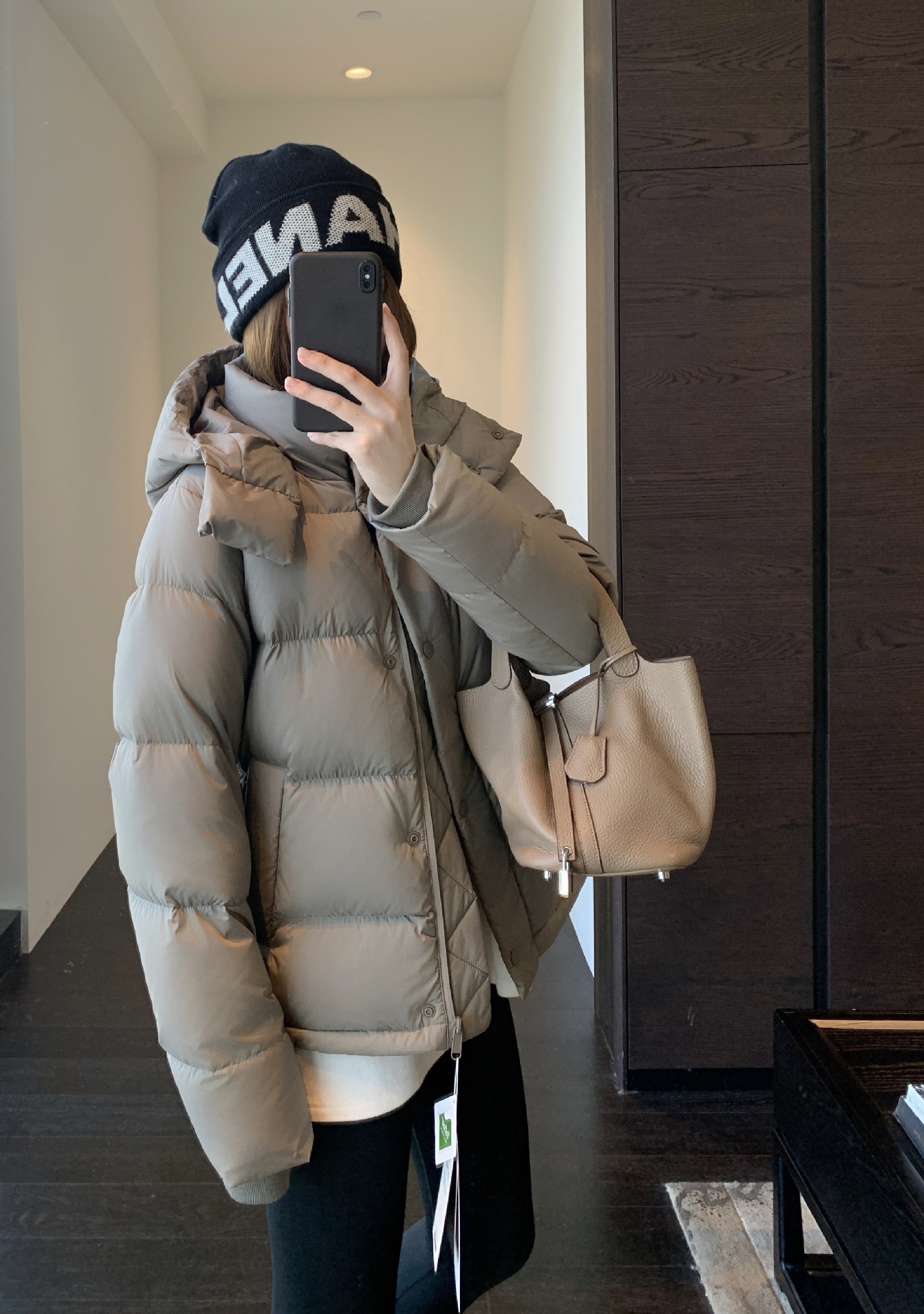 따뜻한 브라운 그레이 구스다운