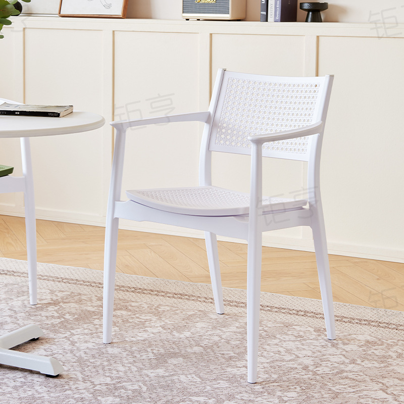 PP silla de plástico al aire libre silla de respaldo especial zona de ocio interior silla de vinos moderna simple silla apilada en stock