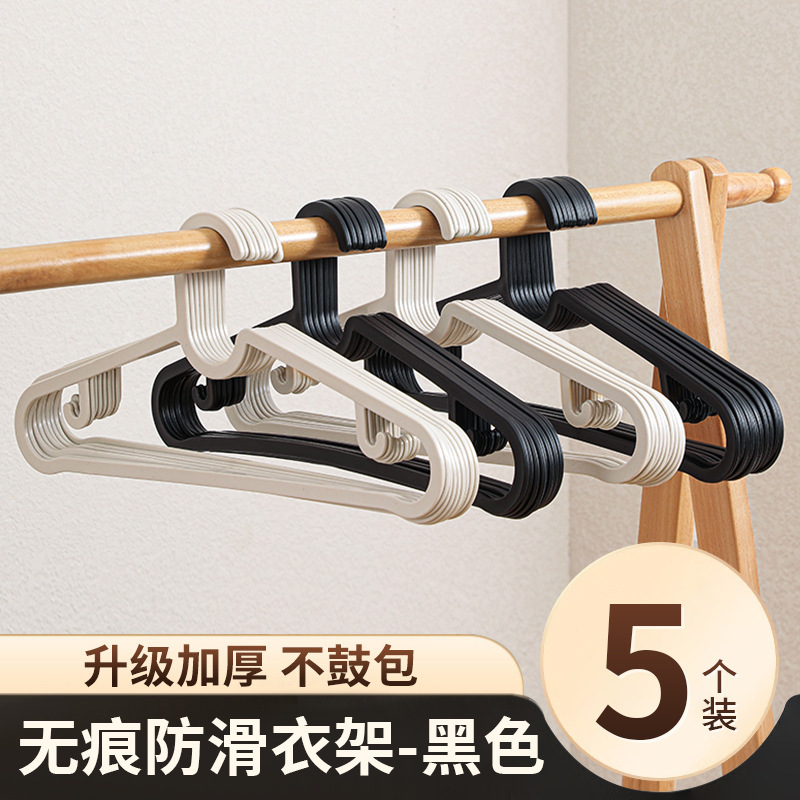 ハンガーの家庭用服の支えは服の棚を干します。|undefined