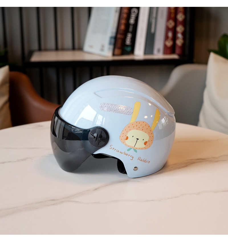 New National Standard 3C Certified Electric Vehicle Helmet, Cute Female Model Electric Vehicle Safety Helmet, Universal Motorcycle Half Helmet for All Seasons