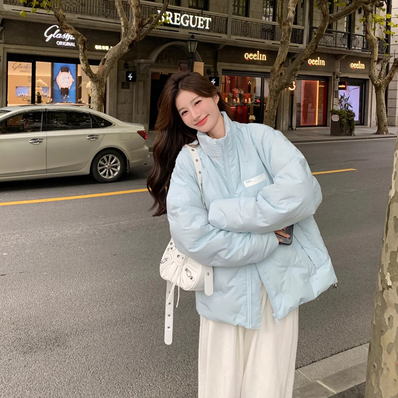 짧은 다운 재킷 여성의 2024 새로운 두꺼운 마름모꼴 임프린트 수직 칼라 작은 트렌디 브랜드 커플의 겨울 재킷