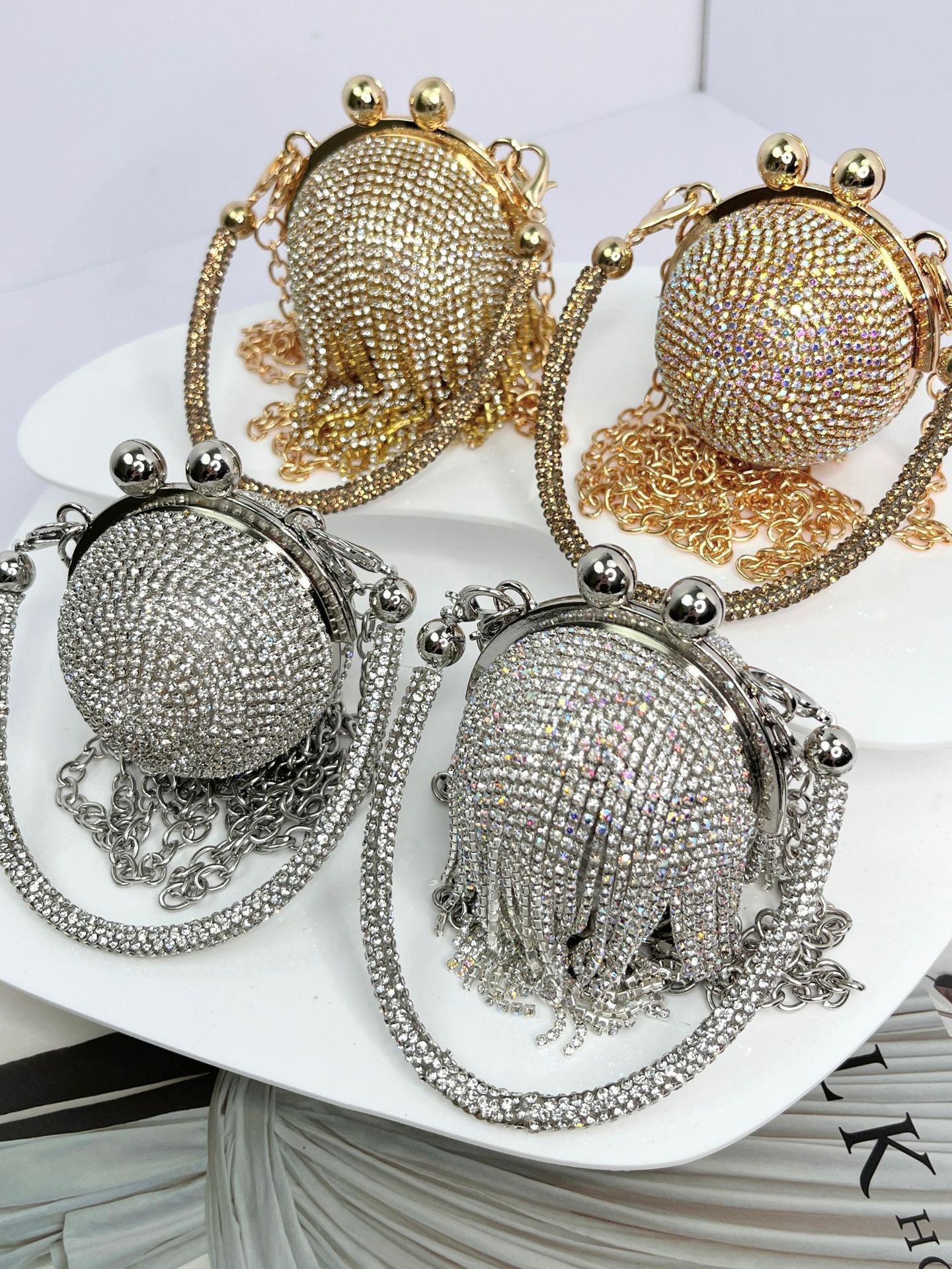 クロスボーダーの美しい円の球形の包みの小さいバラのいっぱいのドリルのドレスの包みの新型の女性の小さいハンドバッグの金属の質の晩餐の包み