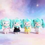 少女可爱卡通毛绒玩偶