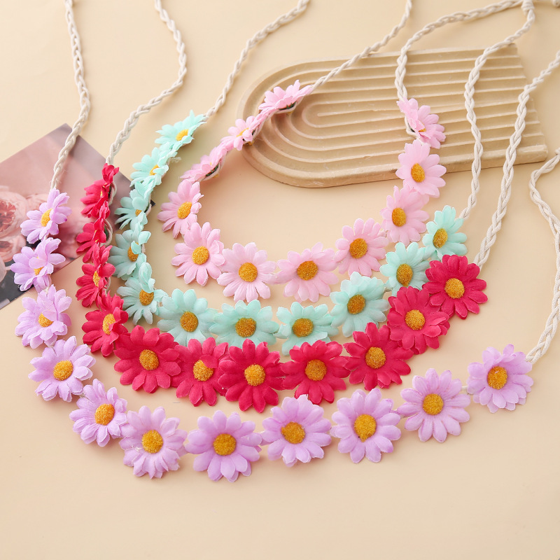 女性の女の子のヘアバンドは11輪の花の頭を編んで小さい太陽の花を持って旅行します。|undefined