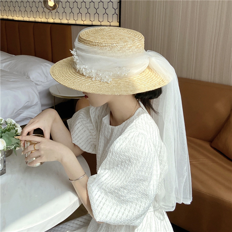 Retro white summer fashionable sun hat for bride