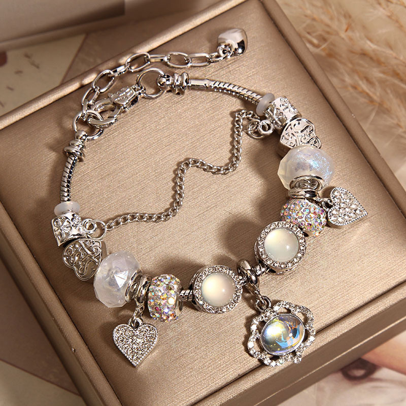 Bracciale rigido con cuore per donna design minimalista_voghion.com