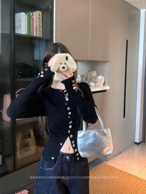 白色重工扣子圆领针织开衫女秋季修身长袖毛衣外套设计感气质上衣|undefined
