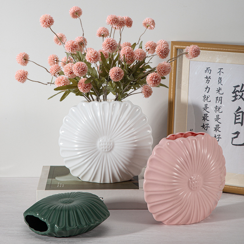 Factory wholesale creative plastic vase sunflower shape decorative vase imitation ceramic thickened two halves stitching ornaments