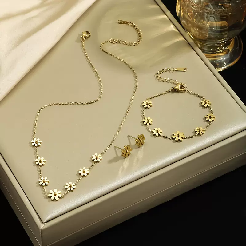 2024新款潮钛钢不掉色金色女项链小众设计感太阳花小雏菊夏锁骨链