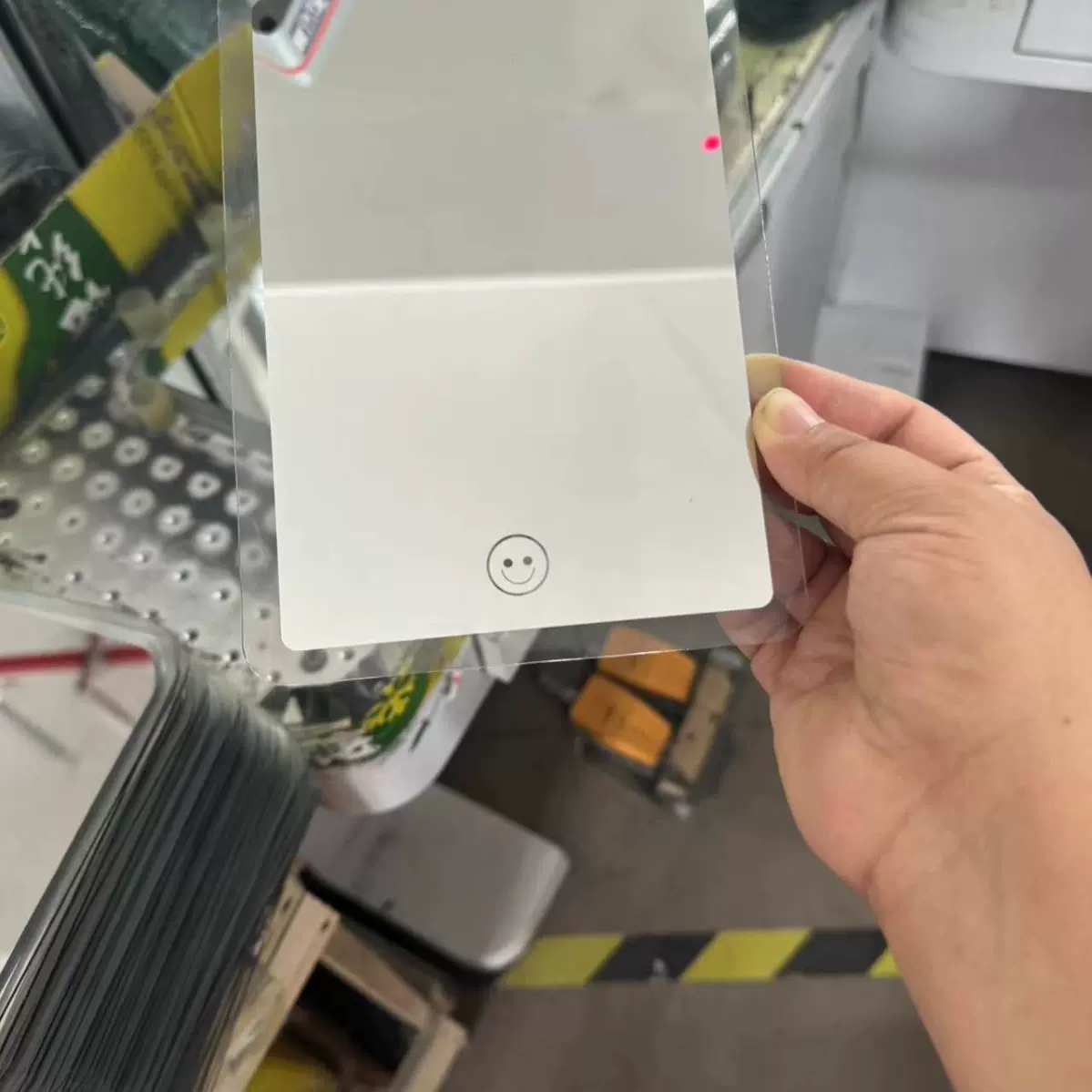 智能化妆灯镜镜子切割加工 LED补光镜片切割喷砂丝印覆膜工厂批量