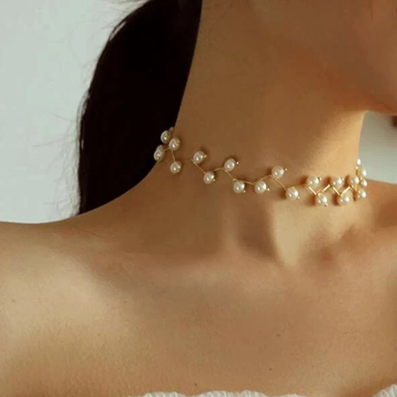 Retro Simple Style Round Imitation Pearl Alloy Women's Choker display picture 1