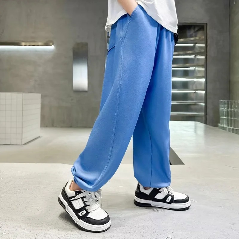 Pantalones para niños primavera y otoño 2024 nuevos jeans para niños de color claro para niños pequeños y medianos pantalones casuales de primavera y otoño marca de moda image 3