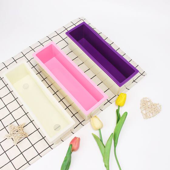 Rectangular handmade soap mold with cover set of silicone 1200g refrigeration soap mold toast box rendering mold cross-border new
