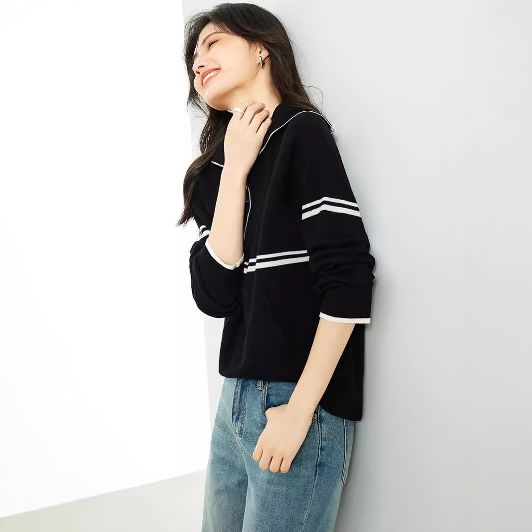 Black elegant sweater with zipper
