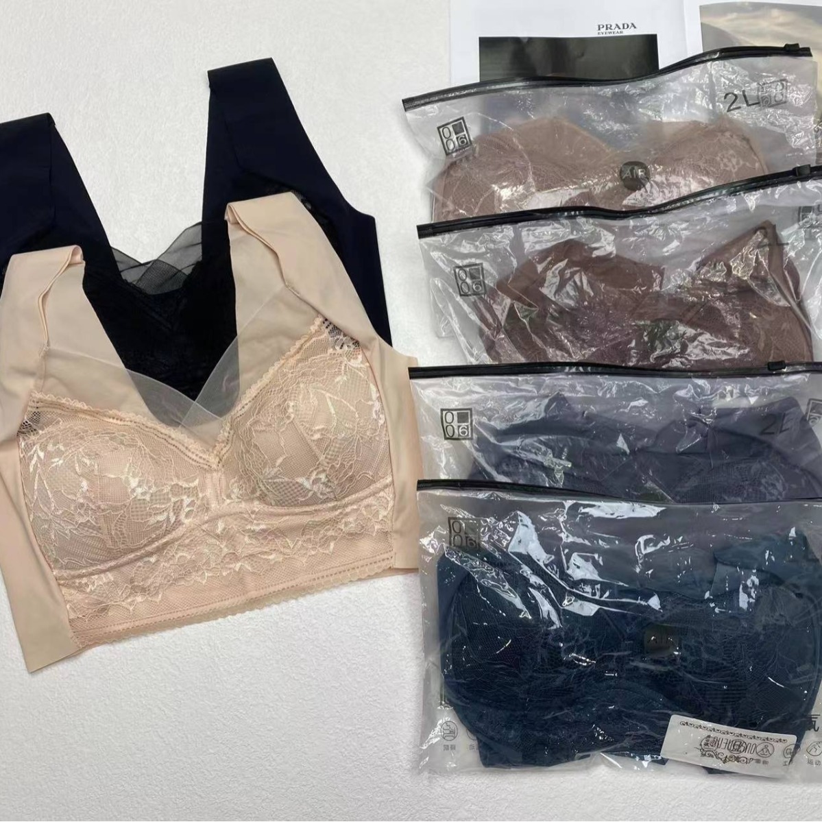 Nuevo sujetador inalámbrico moda de encaje jacquard transpirable cómodo clásico belleza volver ropa interior para las mujeres al por mayor
