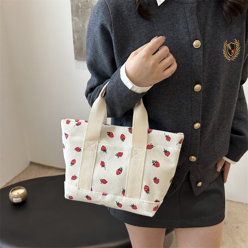 Japonés lindos bolsos de cordillera de fresa mujeres 2024 nueva moda versátil bolsos de almuerzo de mamá bolsos pequeños