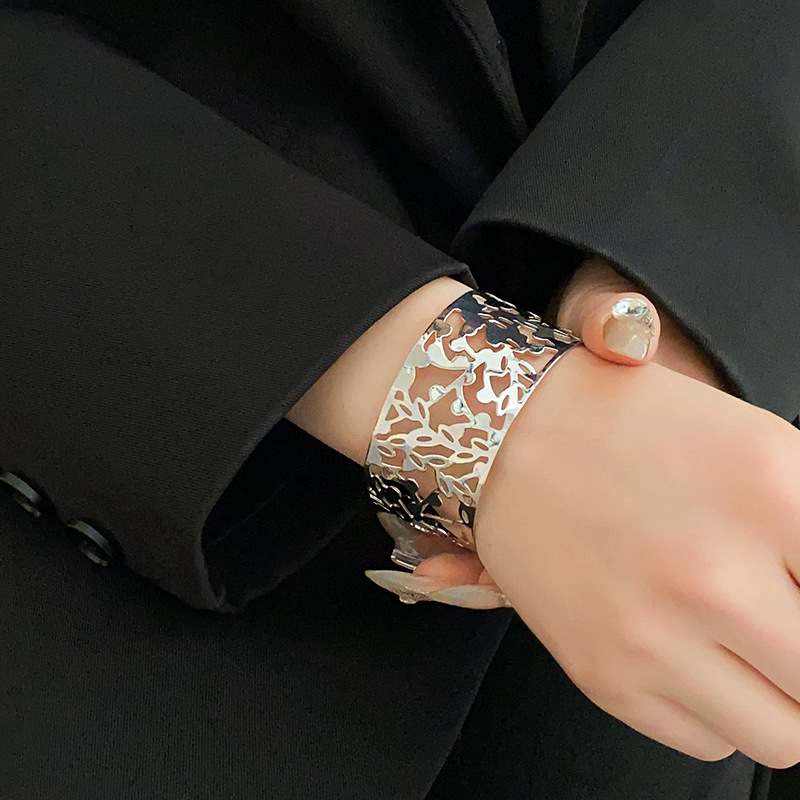 Elegant Exaggerated Geometric Alloy Bangles Wholesale display picture 20