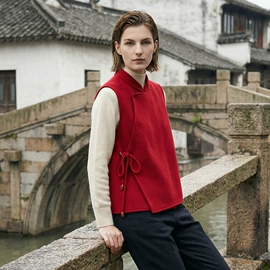 女式毛呢外套;女式皮衣;皮草