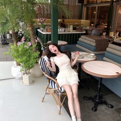 優しいスタイルのスーツ、スリムで甘い半袖ニットTシャツ、女性の夏のハイウエストハーフケーキスカート、ファッショナブルな2点セット