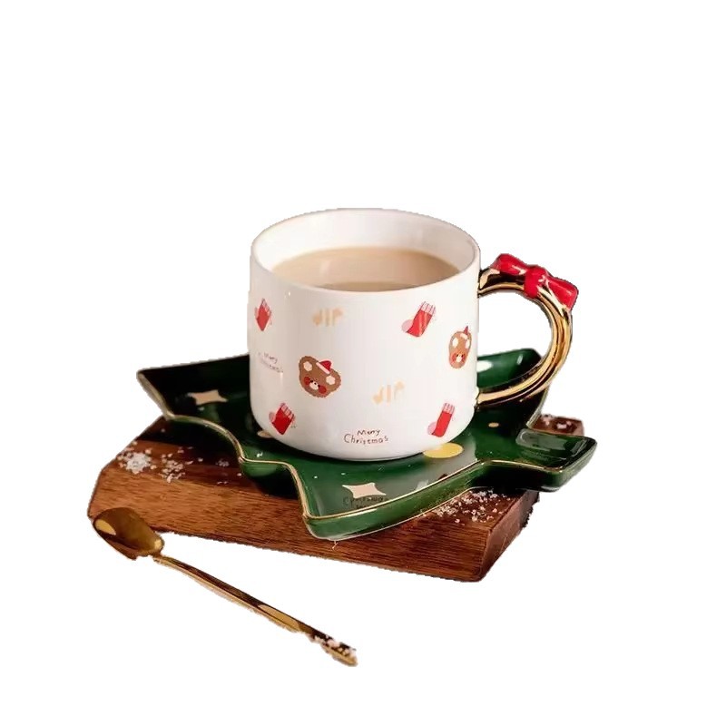 Tazas de cerámica de estilo navideño con mango encantador cubiertos diarios con cucharas de regalo con tazas y platos