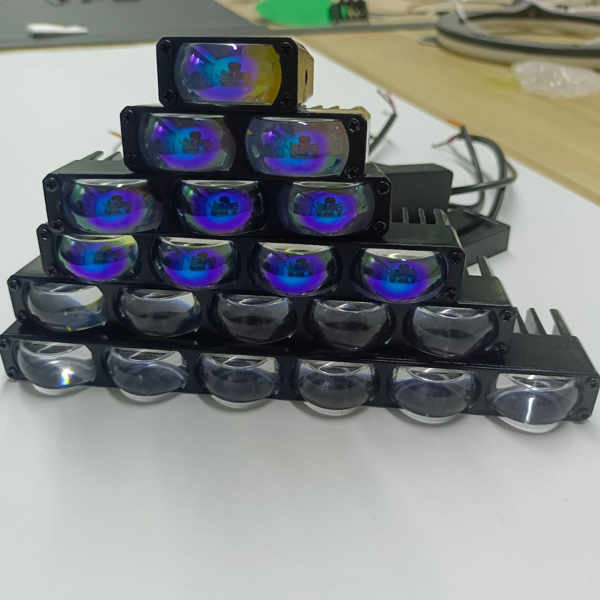 lámpara de parrilla de automóvil lámpara de red de automóvil LED de dos colores motorcycle LED de luz de motor delantero del diablo ojo