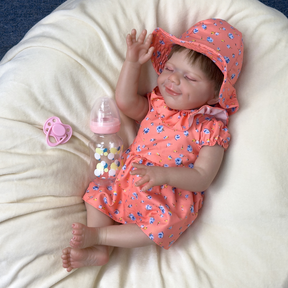 Traje amarillo con sombrero