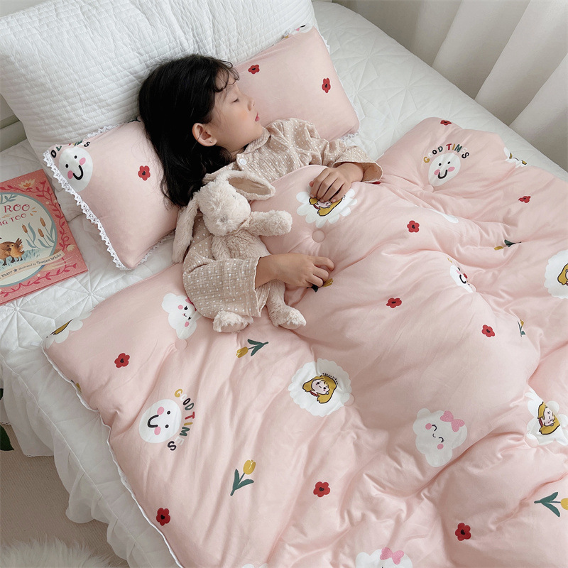 베개가없는 어린 소녀