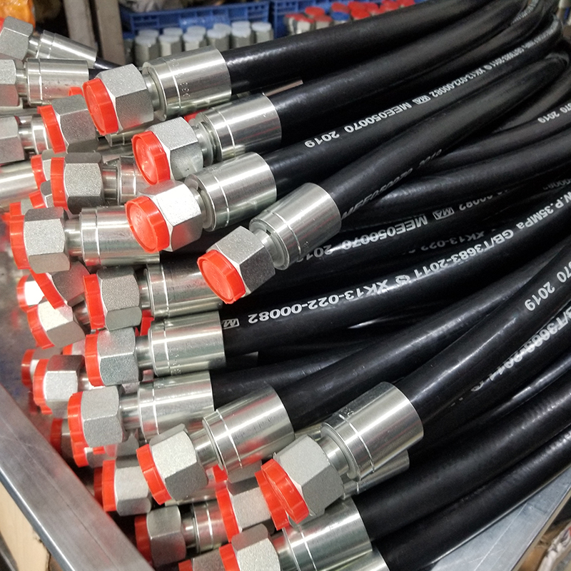manguera hidráulica de alta presión tubo de aceite resistente a altas temperaturas tubo de goma de acero trenzado de gran diámetro para carretilla elevadora excavadora