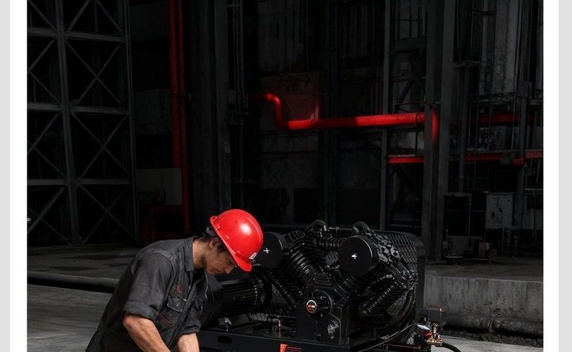 Piston-type industrial-grade air compressor 380V high-pressure air pump for real stone paint 7.5kw air compressor