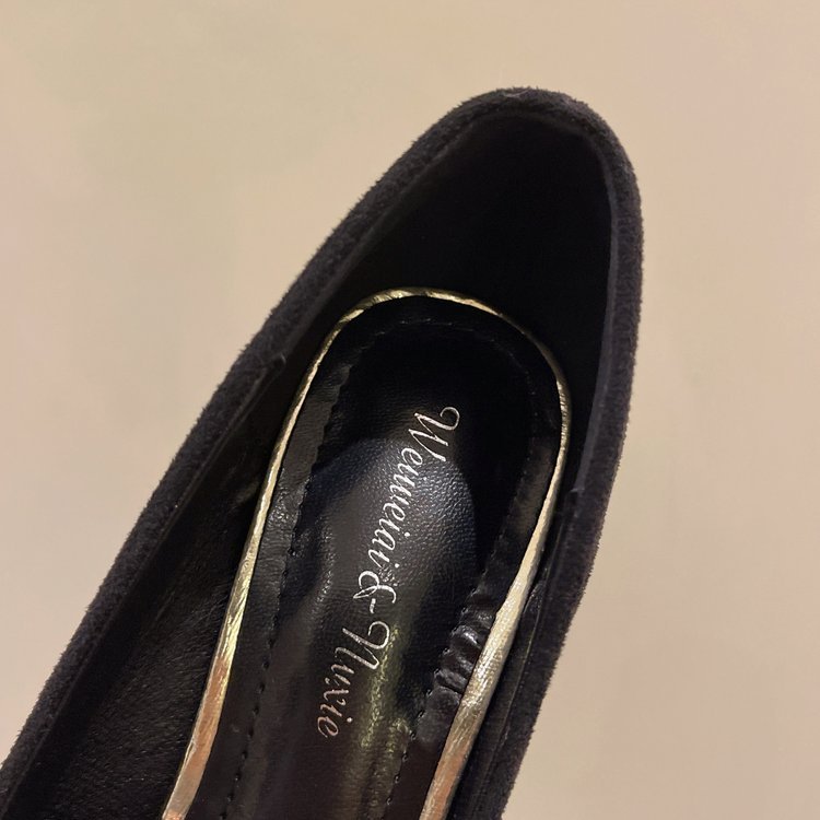 Scarpe nere col tacco alto da donna 2024 primavera ed estate nuovi rivetti sexy punta a punta bocca bassa tacco sottile comode scarpe da lavoro professionali_voghion.com