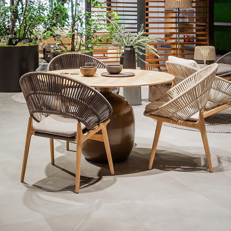 Mesas y sillas de madera maciza para exteriores, muebles de ocio para patio de villa, conjunto de sillas de comedor de teca y ratán impermeables y resistentes al sol para jardín o balcón.