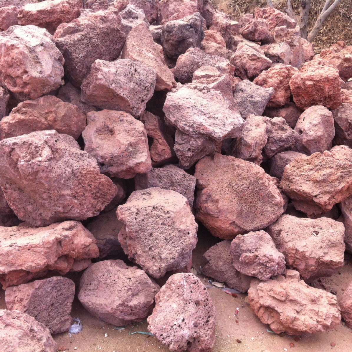 批发火山石污水处理用火山石栽培基质用火山岩颗粒海绵城市火山石