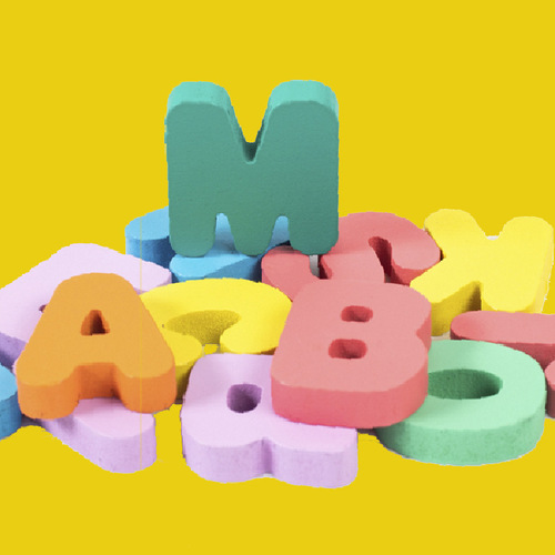 Cross-border wooden Montessori early education toy with 26 English letters and numbers embedded, grab and match 3D puzzle board