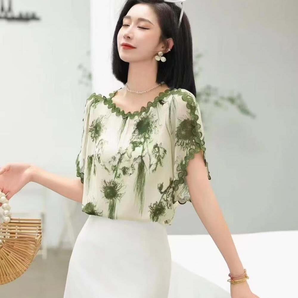 Een ruime selectie chiffon blouses voor de zomer en herfst op voorraad, met een flatterend design en stijlvolle tops met prints._voghion.com
