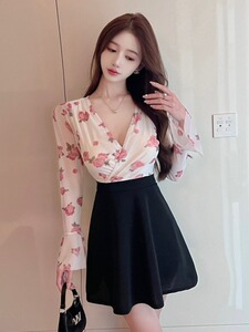 V-neck dress 2024 new women's summer A-line short skirt