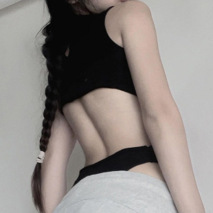 δ�����x��������ʽ����Ů�e���@������¶Ě�U�՟o�䱳�ęC���B�w