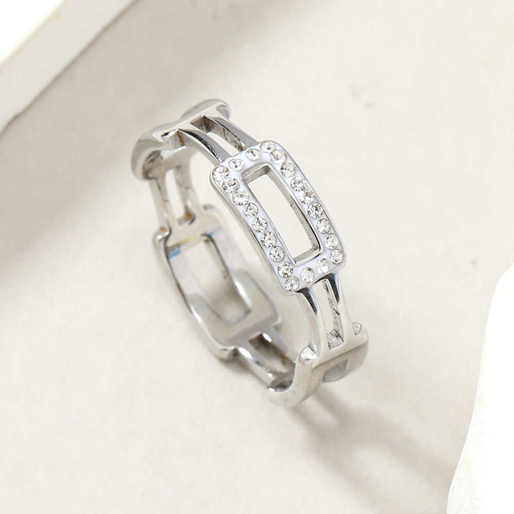 Joyas de acero inoxidable europeas y americanas Fashion Square geométrica arcilla diamante incrustado cadena anillo de acero de titanio anillo de personalidad de lujo ligero