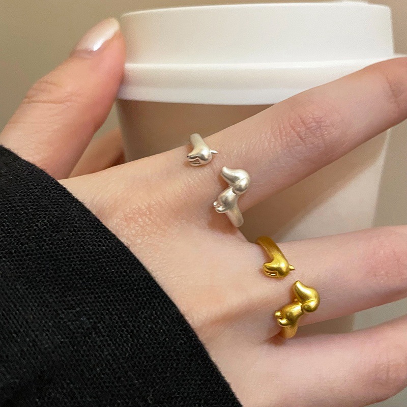 Sparkling Designer Ring For Women Sleek And Comfortable Jewelry_voghion.com