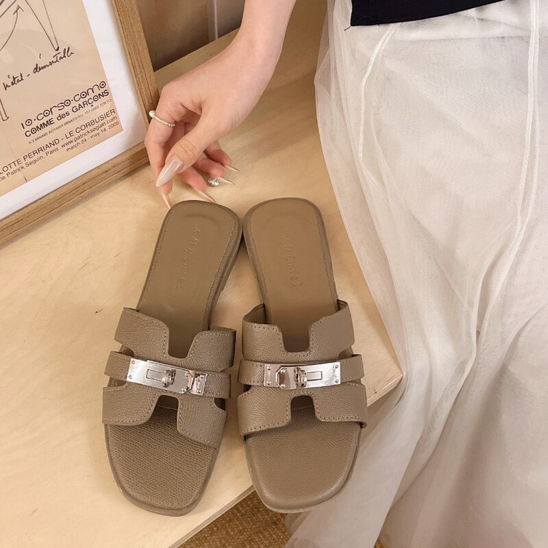 Silver Small Buckle Flat Shoes 2026 New Large Size Open-Toe Strap Sandals Vacation Outdoor Sandals Cross-Border Silver Small Buckle Flat Shoes 2026 New Large Size Open-Toe Strap Sandals Vacation Outdoor Sandals Cross-Border