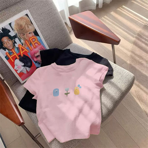 Turns heads everywhere! Japanese-style milky-soft pastel yellow short-sleeve T-shirt for women—2025 summer, perfectly balanced shoulders, and a figure-flattering top.