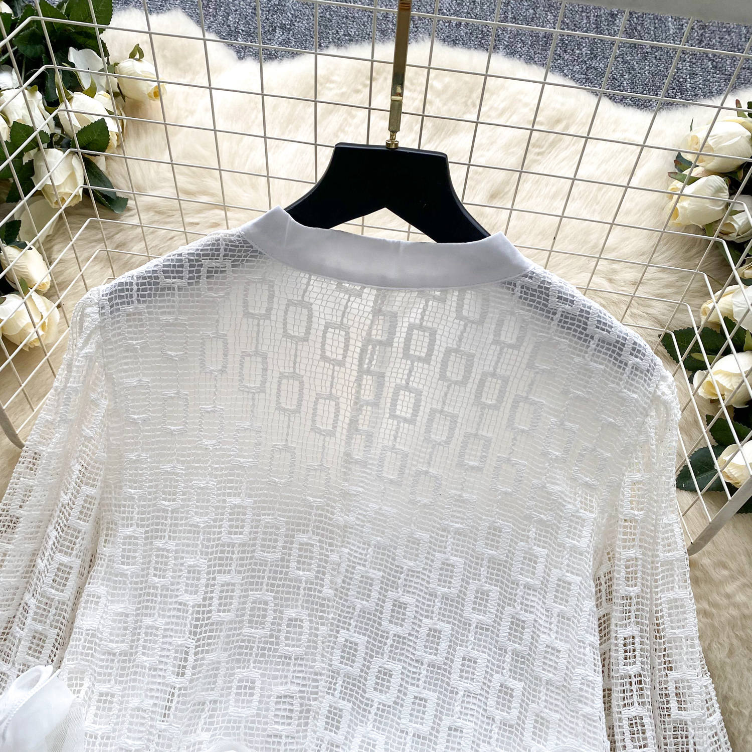 Elegante Bluse mit Laternenärmeln – Oversize-Top aus transparentem Mesh mit Rüschenbesatz (Einheitsgröße, Polyester, Schwarz/Weiß)_voghion.com