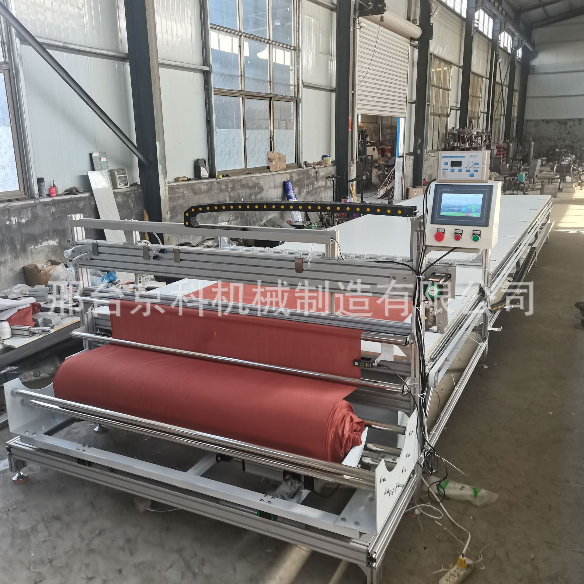 Máquina Automática de Tendido y Corte de Tela con Corrección Fotoeléctrica para Industria Textil image 3