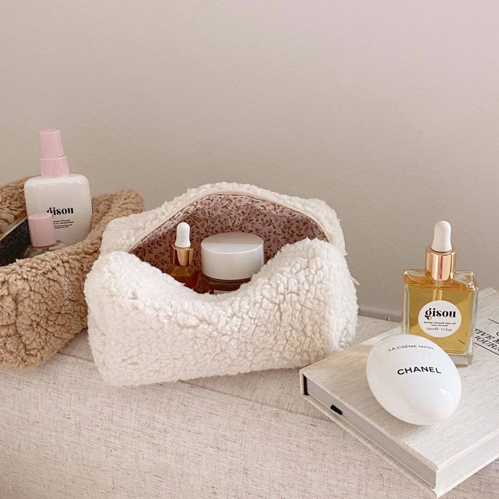 Nueva bolsa de almacenamiento de cosméticos de tela de toalla suave de invierno Bolsa de cosméticos de lana de cordero de color sólido transfronterizo