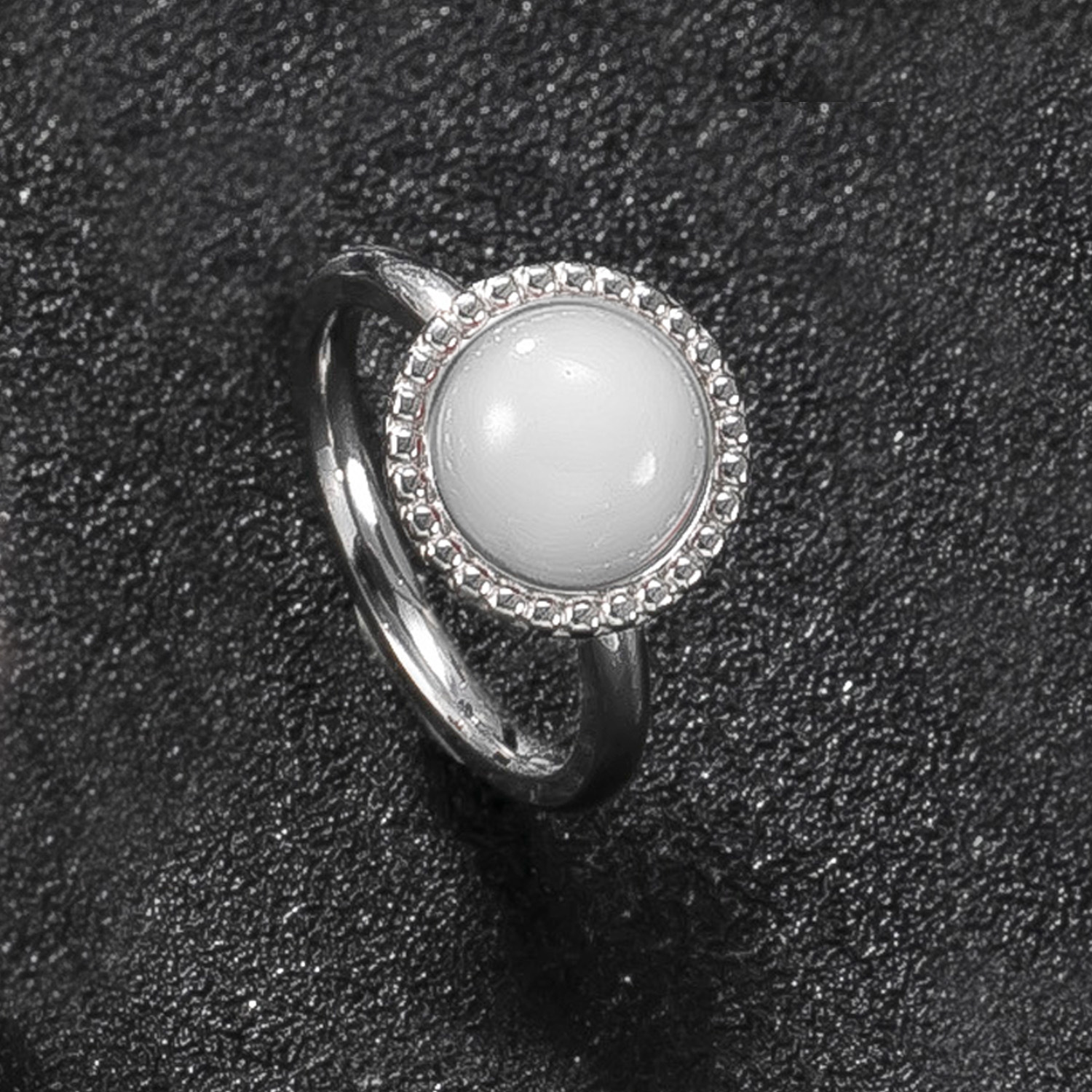 Color acero-piedra natural blanca