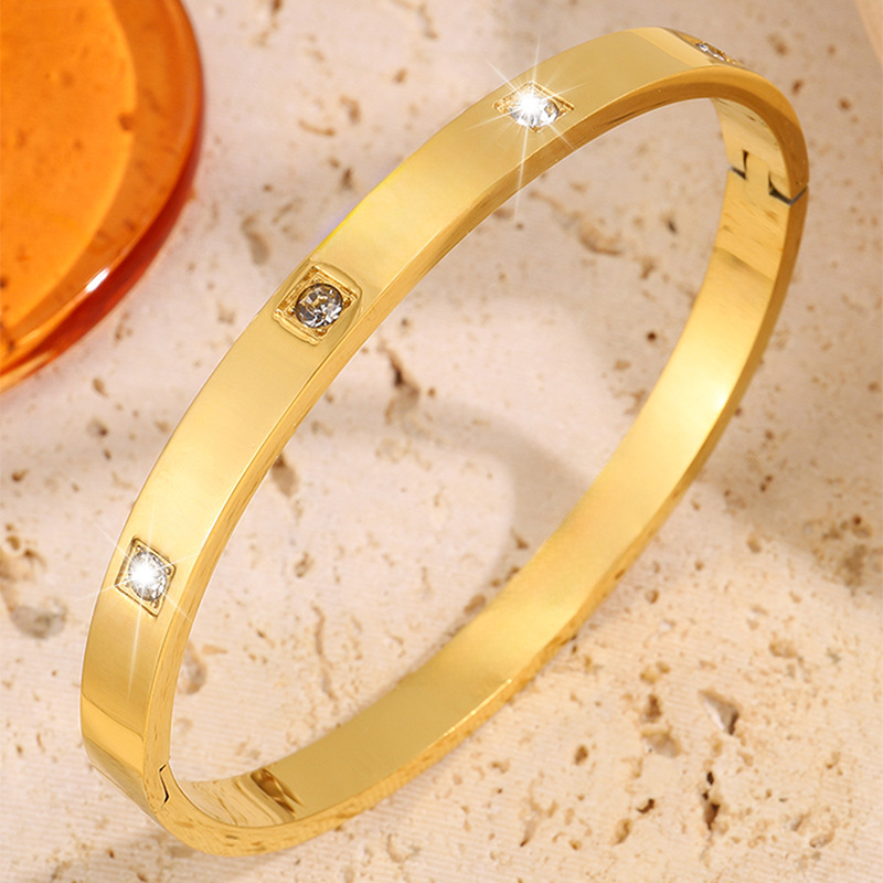 Pulsera de acero titanio con cuatro diamantes cuadrados, que no se decolora, pulsera con incrustaciones de diamantes a la moda para mujer, pulsera de acero inoxidable de alta gama