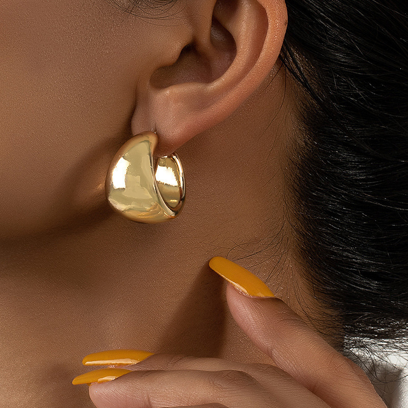 European and American Simple and Fashionable Metal Wide C-Shaped Earrings, Versatile Personalized Design Geometric Earrings Wholesale European and American Simple and Fashionable Metal Wide C-Shaped Earrings, Versatile Personalized Design Geometric Earrings Wholesale