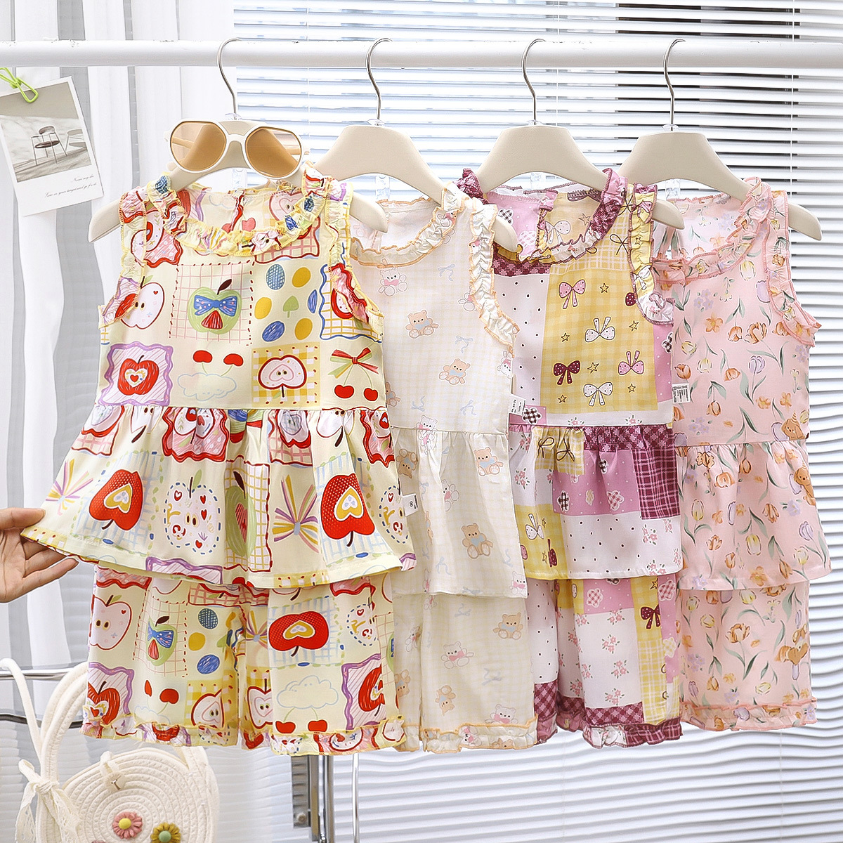 2026 chicas chaleco vestido de verano nuevo pantalones de seda de algodón de encaje de siete puntos delgados ropa de verano bebé ropa infantil