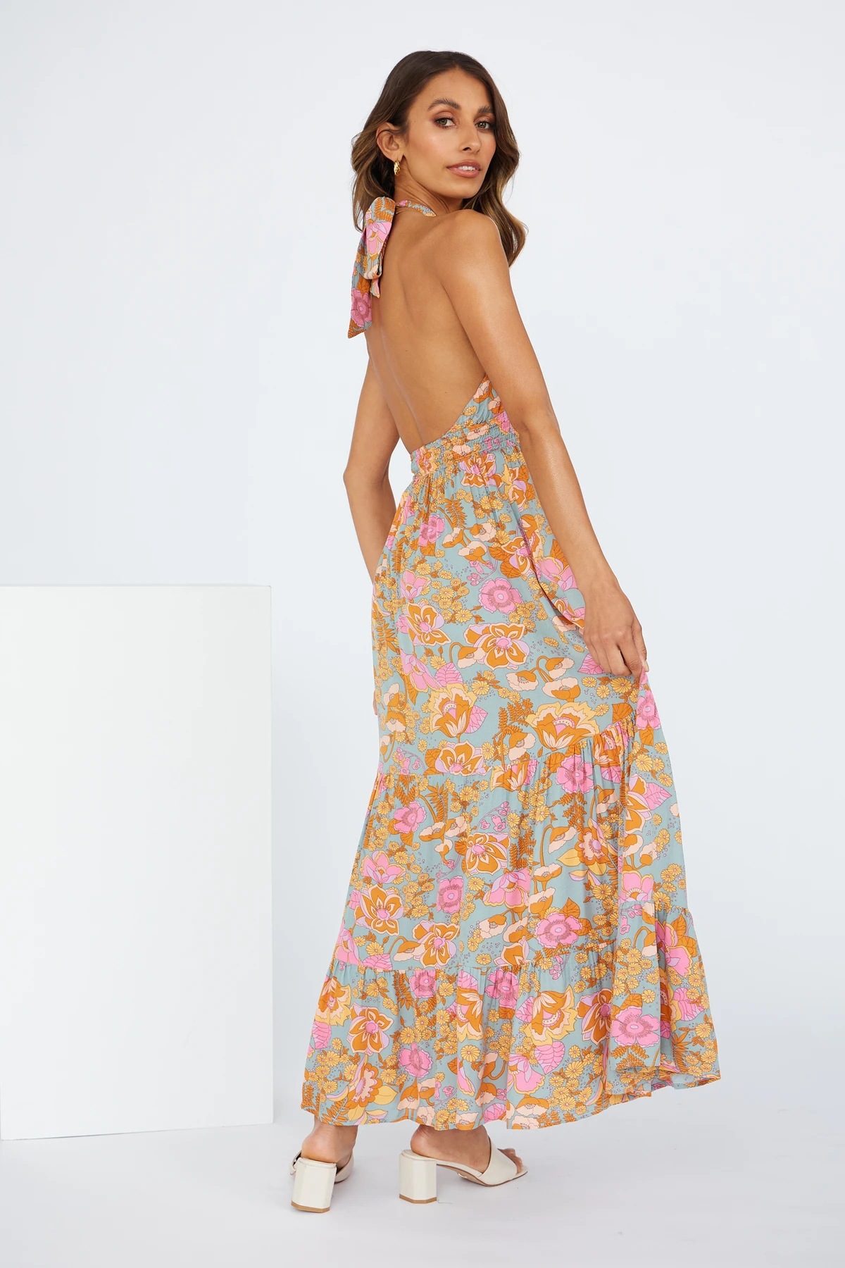 Femmes Robe Régulière Élégant Dos Nu Sans Manches Floral Maxi Longue Robe Voyage Du Quotidien Goûter display picture 8