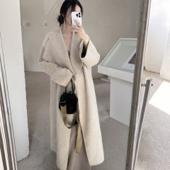 秋冬の新型のハイエンドの大きい襟の雰囲気感の両面のカシミヤのコートの女性の長いタイプの気質は襟のウールのコートを立てます。